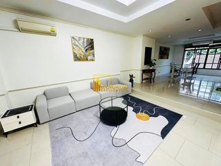 Reihenhaus zur Miete und zum Kauf mit 4 Zimmer in Watthana, Bangkok