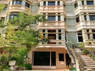 Reihenhaus zur Miete und zum Kauf mit 4 Zimmer in Watthana, Bangkok