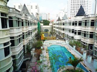 Reihenhaus zur Miete und zum Kauf mit 4 Zimmer in Watthana, Bangkok
