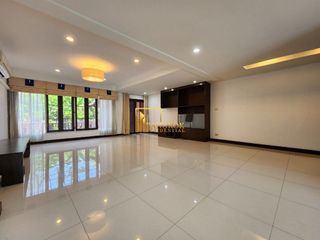 Reihenhaus zur Miete und zum Kauf mit 4 Zimmer in Watthana, Bangkok