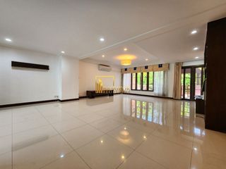 Reihenhaus zur Miete und zum Kauf mit 4 Zimmer in Watthana, Bangkok