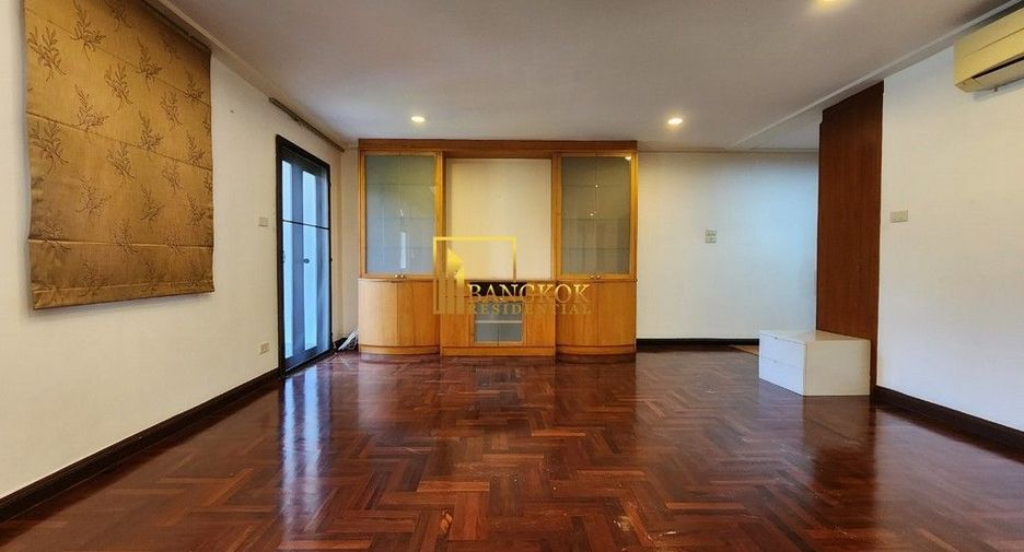 Reihenhaus zur Miete und zum Kauf mit 4 Zimmer in Watthana, Bangkok
