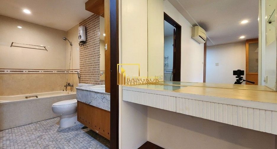 Reihenhaus zur Miete und zum Kauf mit 4 Zimmer in Watthana, Bangkok
