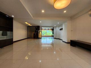 Reihenhaus zur Miete und zum Kauf mit 4 Zimmer in Watthana, Bangkok