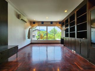 Reihenhaus zur Miete und zum Kauf mit 4 Zimmer in Watthana, Bangkok
