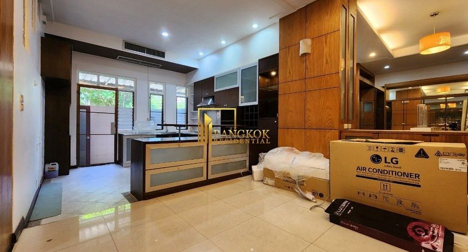 Reihenhaus zur Miete und zum Kauf mit 4 Zimmer in Watthana, Bangkok