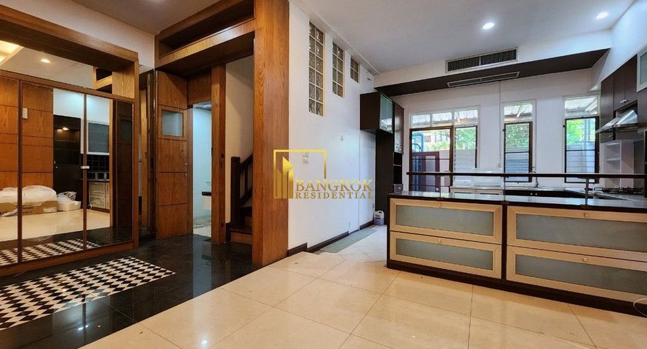 Reihenhaus zur Miete und zum Kauf mit 4 Zimmer in Watthana, Bangkok
