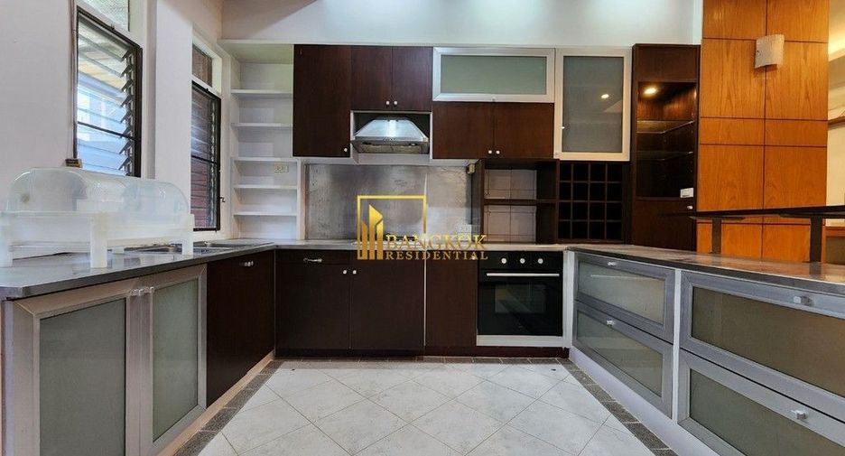 Reihenhaus zur Miete und zum Kauf mit 4 Zimmer in Watthana, Bangkok