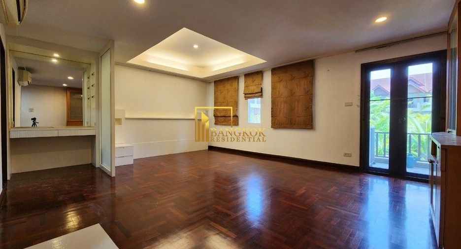 Reihenhaus zur Miete und zum Kauf mit 4 Zimmer in Watthana, Bangkok