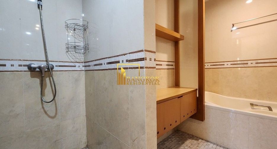Reihenhaus zur Miete und zum Kauf mit 4 Zimmer in Watthana, Bangkok