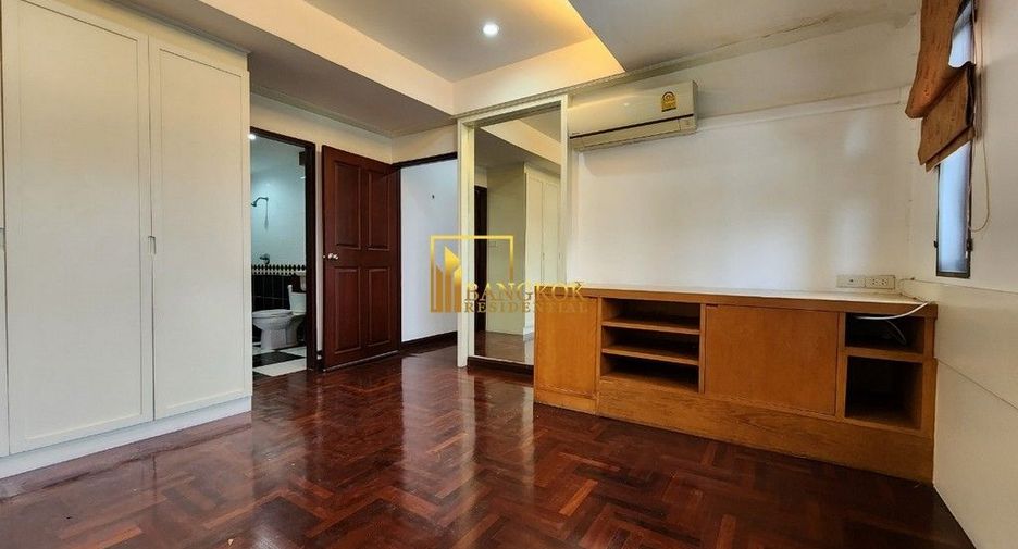 Reihenhaus zur Miete und zum Kauf mit 4 Zimmer in Watthana, Bangkok