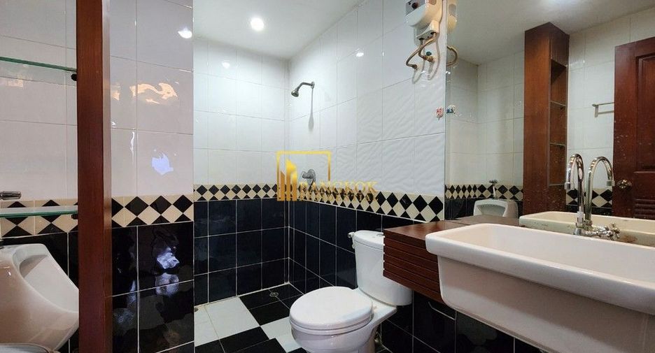 Reihenhaus zur Miete und zum Kauf mit 4 Zimmer in Watthana, Bangkok