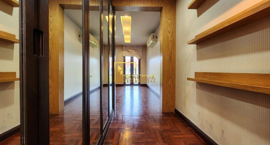Reihenhaus zur Miete und zum Kauf mit 4 Zimmer in Watthana, Bangkok