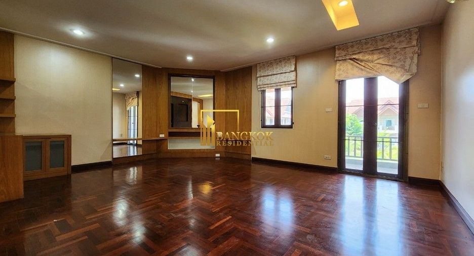 Reihenhaus zur Miete und zum Kauf mit 4 Zimmer in Watthana, Bangkok