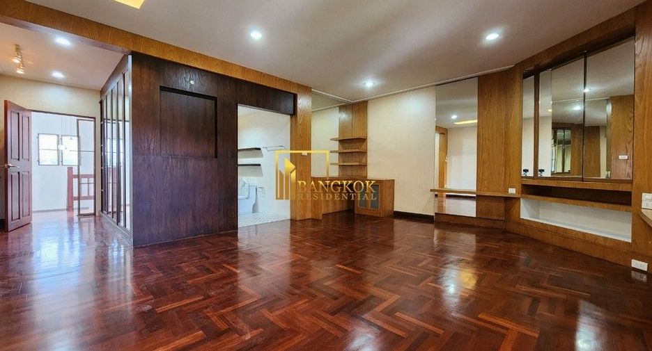 Reihenhaus zur Miete und zum Kauf mit 4 Zimmer in Watthana, Bangkok