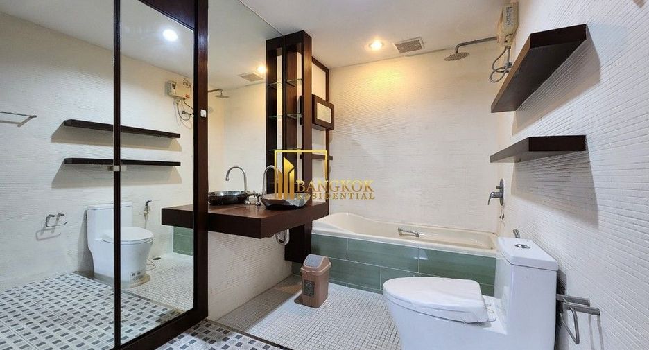 Reihenhaus zur Miete und zum Kauf mit 4 Zimmer in Watthana, Bangkok