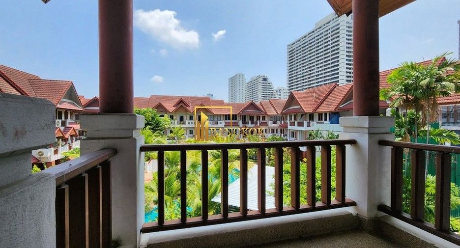Reihenhaus zur Miete und zum Kauf mit 4 Zimmer in Watthana, Bangkok