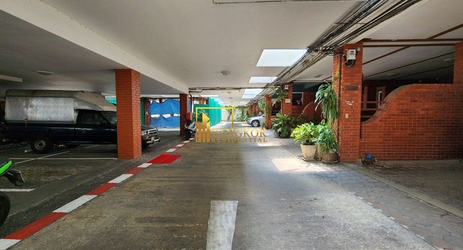 Reihenhaus zur Miete und zum Kauf mit 4 Zimmer in Watthana, Bangkok