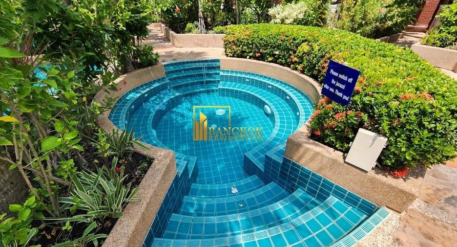 Reihenhaus zur Miete und zum Kauf mit 4 Zimmer in Watthana, Bangkok
