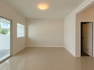 For rent and for sale 2 bedrooms townhouse in Phra Samut Chedi, Samut Prakan
