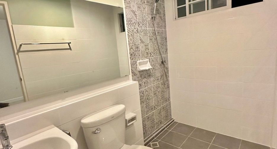 For rent and for sale 2 bedrooms townhouse in Phra Samut Chedi, Samut Prakan