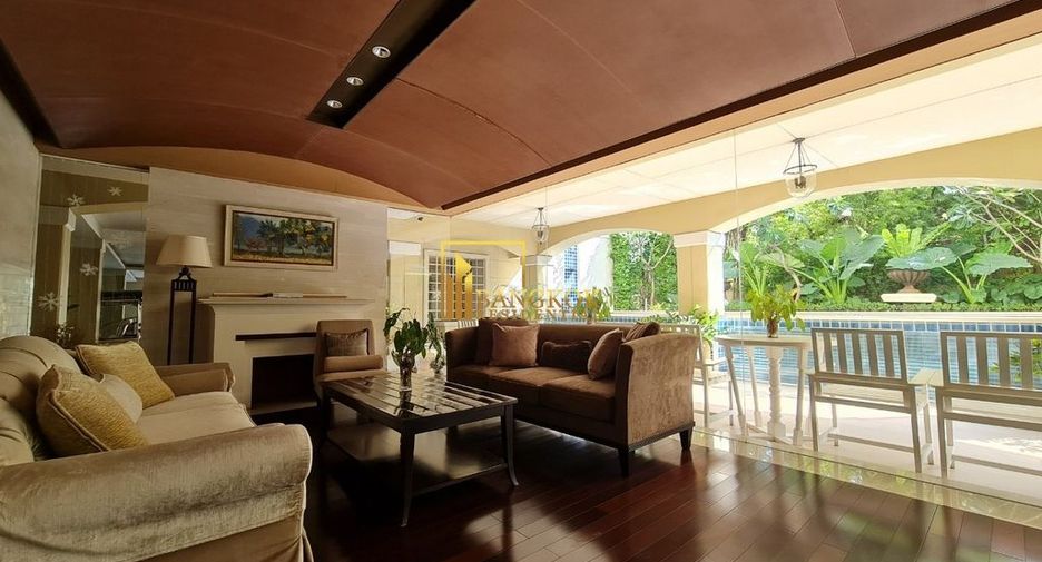 For sale 3 bedrooms condo in Watthana, Bangkok