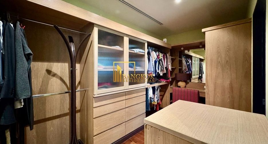For sale 3 bedrooms condo in Watthana, Bangkok