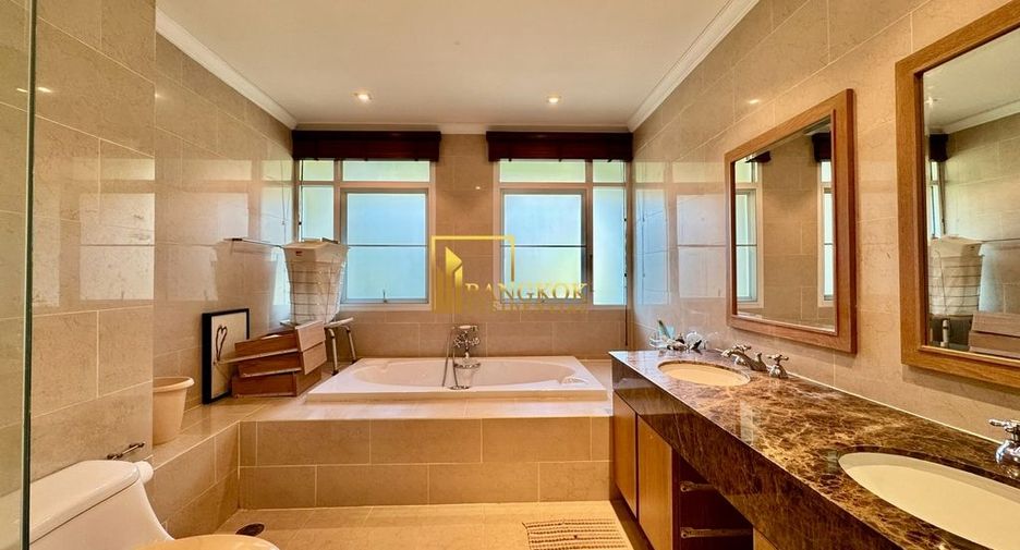 For sale 3 bedrooms condo in Watthana, Bangkok