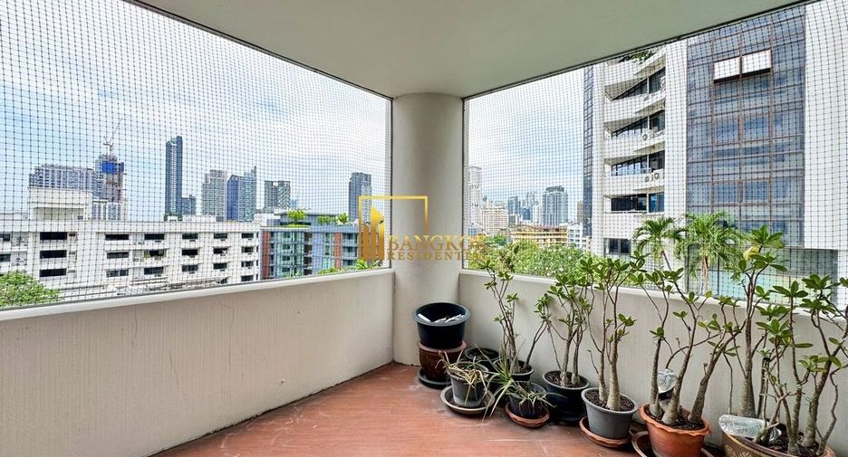 For rent そして for sale 3 ベッドルーム condo in Watthana, Bangkok