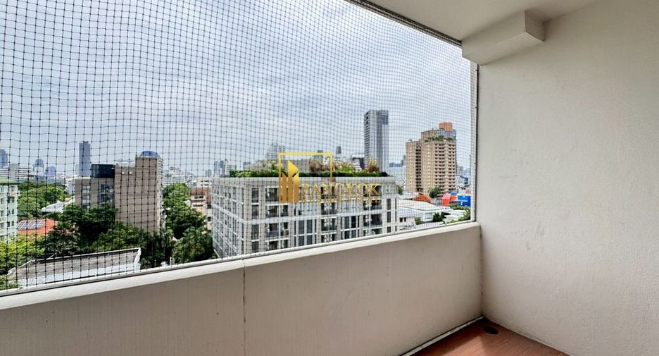 For rent そして for sale 3 ベッドルーム condo in Watthana, Bangkok