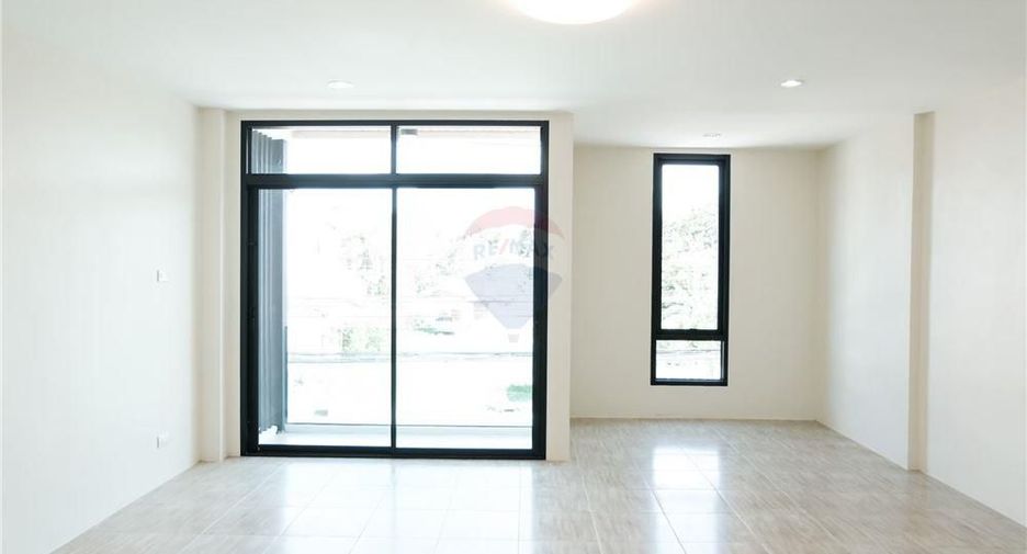 Casa adosada en venta de 2 habitaciones en Khanom, Nakhon Si Thammarat
