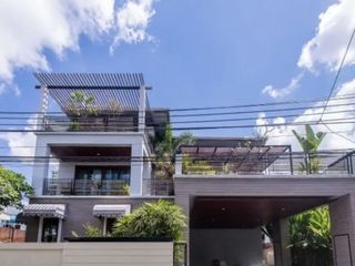 Casa en alquiler de 5 habitaciones en Watthana, Bangkok
