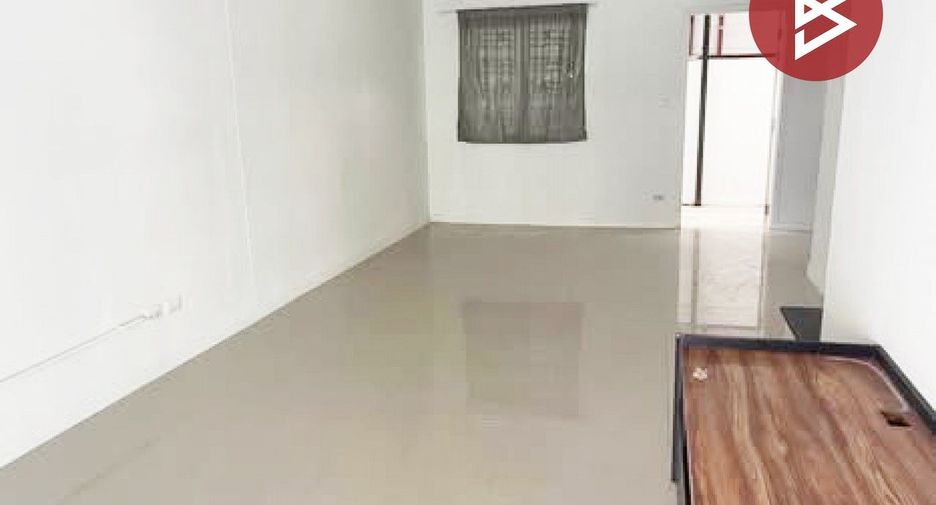 For sale 3 bedrooms townhouse in Bang Sao Thong, Samut Prakan