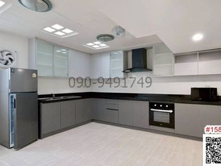 For rent 5 bedrooms townhouse in Bang Na, Bangkok