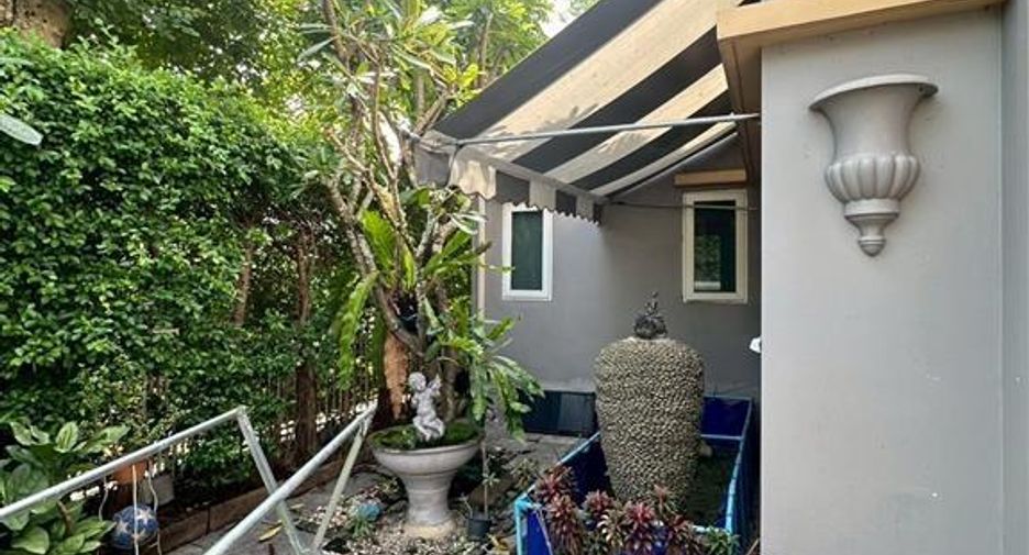 For sale 4 bedrooms house in Khlong Sam Wa, Bangkok