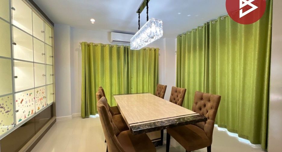 For sale 4 bedrooms house in Sam Phran, Nakhon Pathom