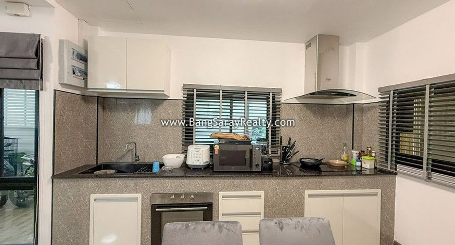 For sale 4 bedrooms house in Sattahip, Chonburi