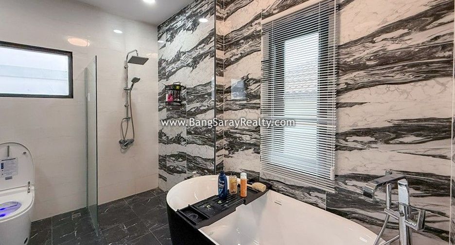 For sale 4 bedrooms house in Sattahip, Chonburi