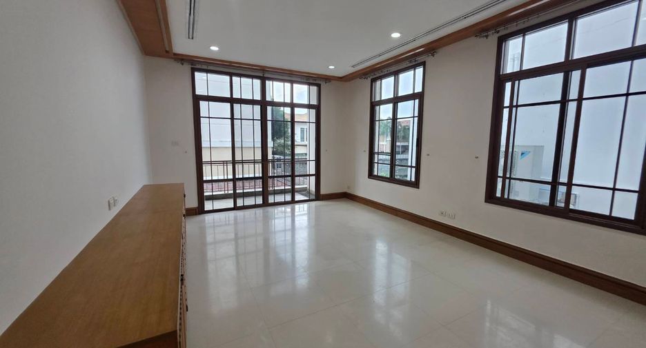 Condo en venta de 5 habitaciones en Watthana, Bangkok