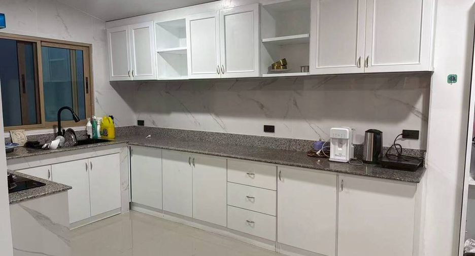 For rent and for sale 7 bedrooms villa in Doi Saket, Chiang Mai