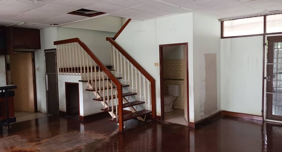 For rent retail Space in Watthana, Bangkok