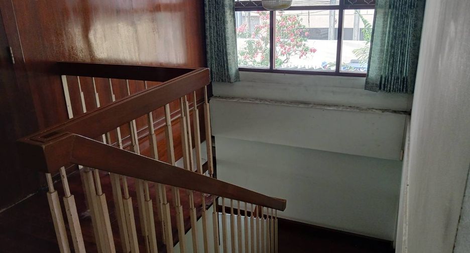 For rent retail Space in Watthana, Bangkok