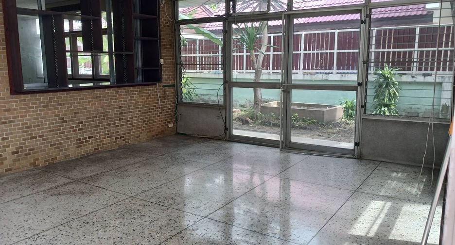 For rent retail Space in Watthana, Bangkok