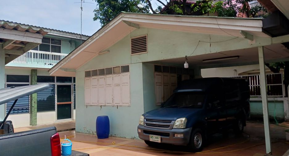 For rent retail Space in Watthana, Bangkok