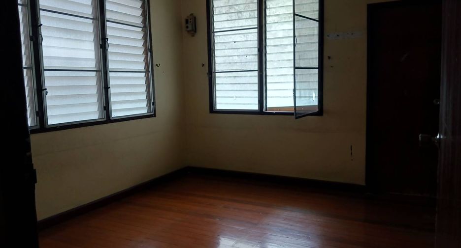 For rent retail Space in Watthana, Bangkok