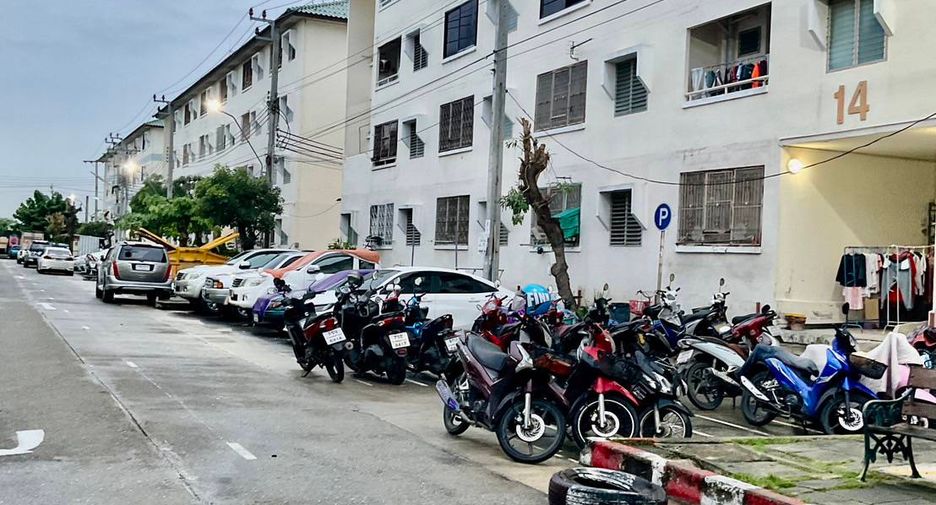 For sale 2 bedrooms condo in Bang Khun Thian, Bangkok