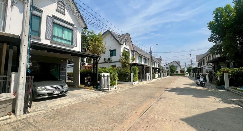 Casa adosada en venta de 3 habitaciones en Bang Yai, Nonthaburi