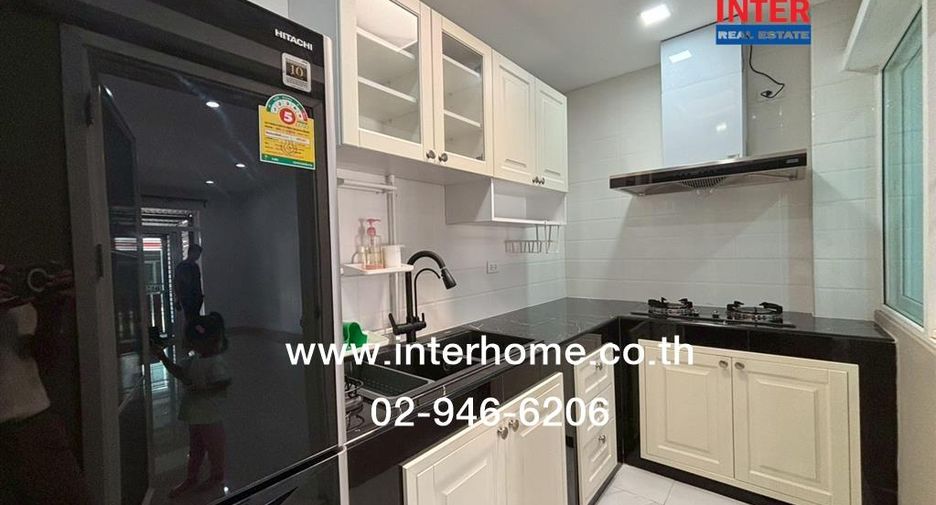 For sale 3 bedrooms townhouse in Don Mueang, Bangkok