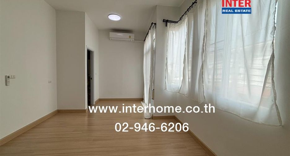 For sale 3 bedrooms townhouse in Don Mueang, Bangkok
