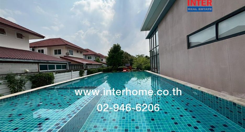For sale 3 bedrooms townhouse in Don Mueang, Bangkok